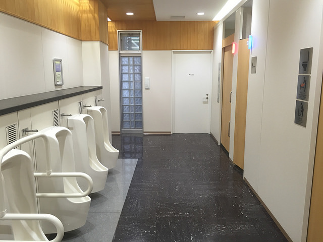 23777444860_f8cdb70e6a_z