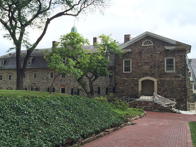 27698471674_051f31281b_z